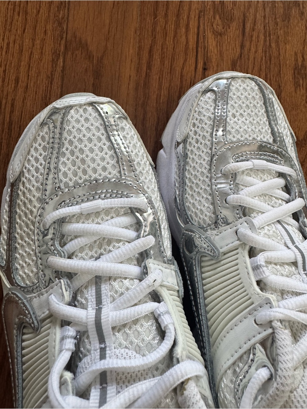 Nike White and Silver Athletic Sneakers V5 - Picture 6 of 9